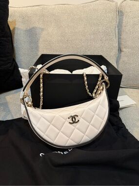 CHANEL White Clutch with Chain Quilted Hobo Bag black trim lambskin